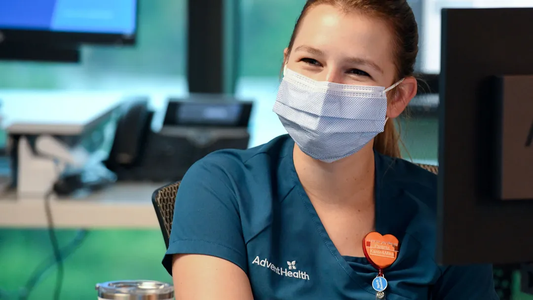 Physician in mask at computer